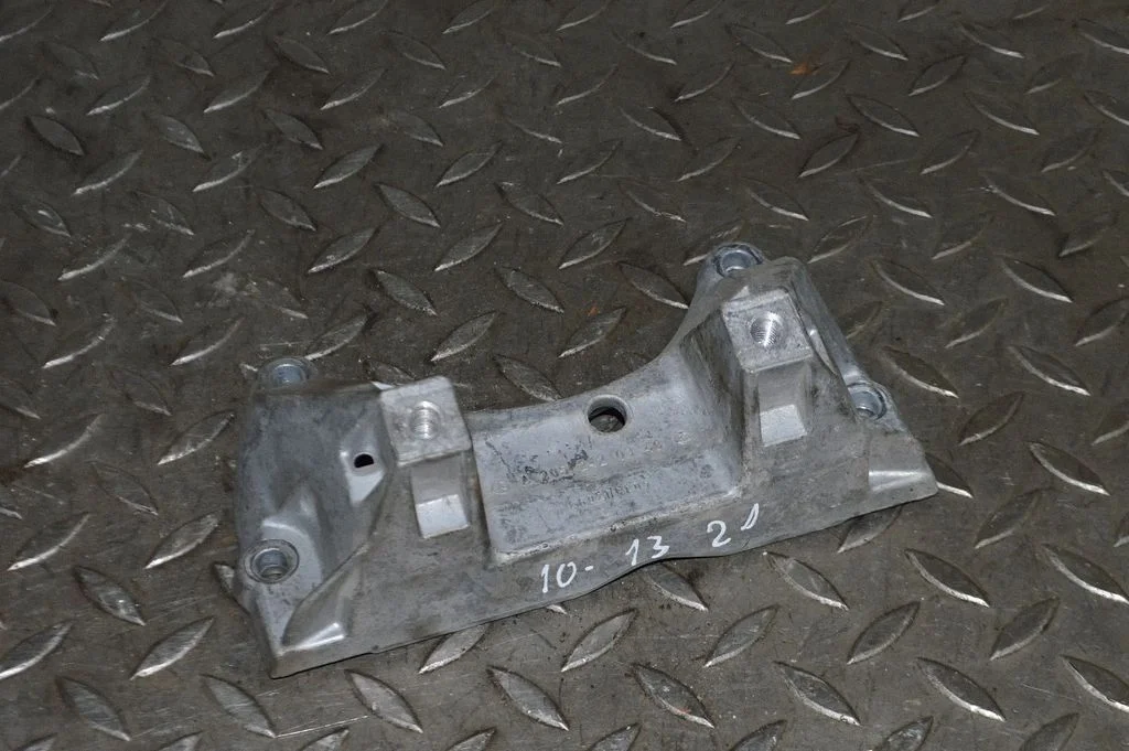 Gearbox mounting bracket – Mercedes-Benz SLC R172 (2016-)