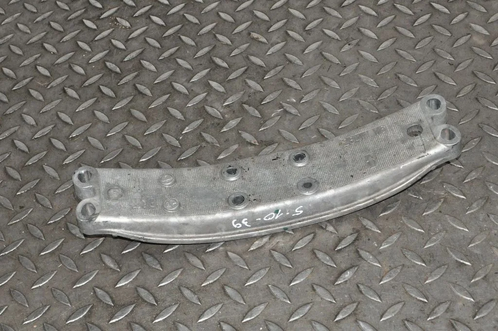 Gearbox mounting bracket