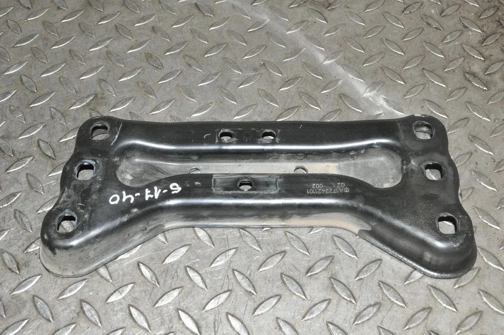 Gearbox mounting bracket – Mercedes-Benz SLC R172 (2016-)