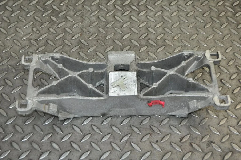 Ātrumkārbas stiprinājuma kronšteins 5W935060