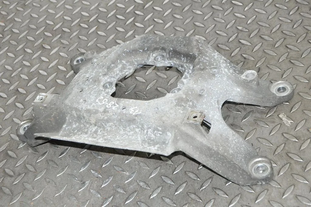 Gearbox mounting bracket – Audi A4 Allroad B8 (2008-2016)