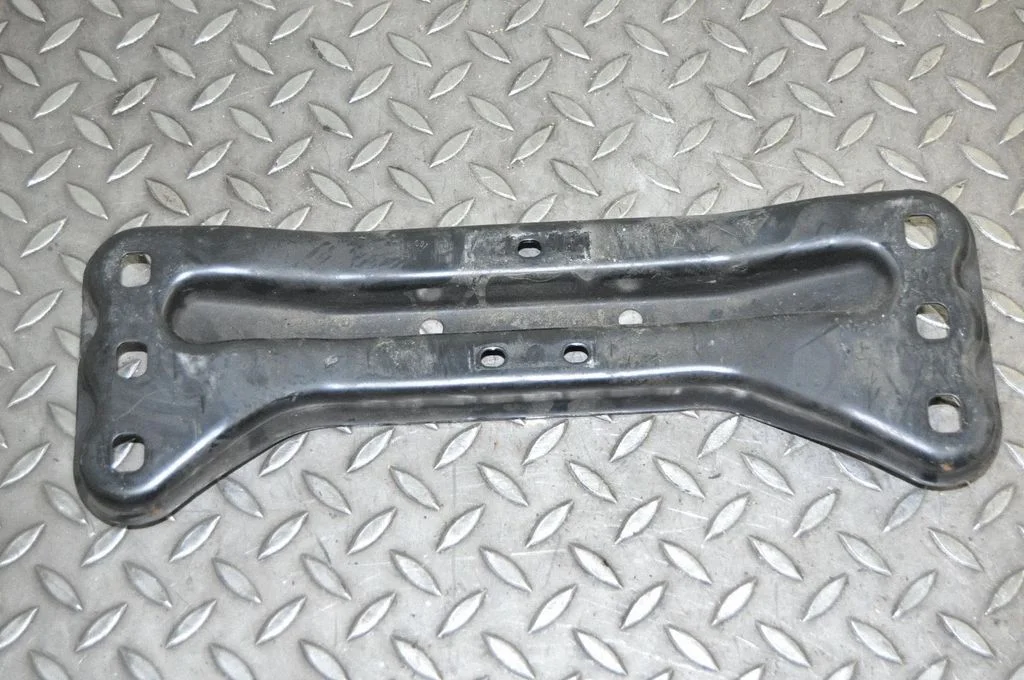 Ātrumkārbas stiprinājuma kronšteins – Mercedes-Benz E klase W212 (2009-2016)