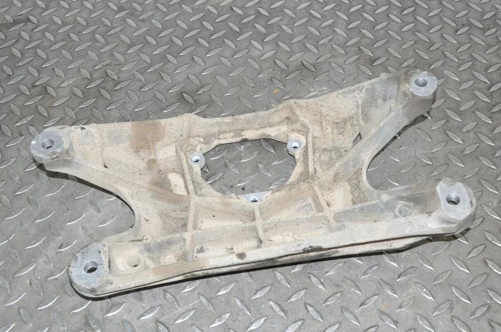 Gearbox mounting bracket – Audi A4 Allroad B8 (2008-2016)
