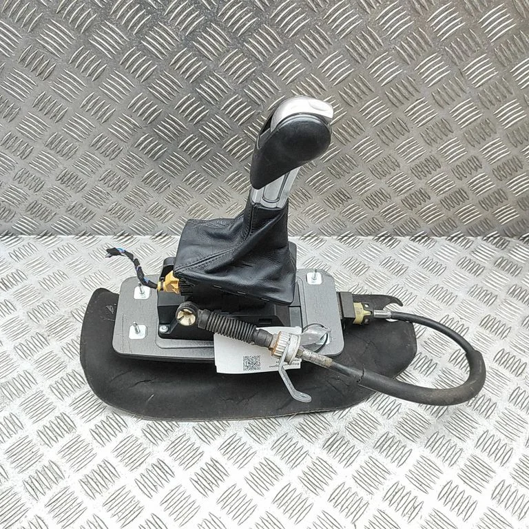 Pārnesumu pārslēgšanas mehānisms (kulise) 8K0713281F