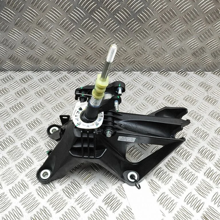 Gear selector mechanism KB7W46100