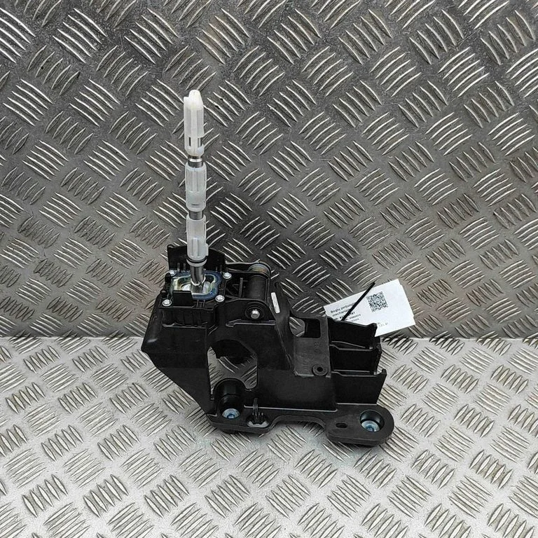 Gear selector mechanism 9811778780