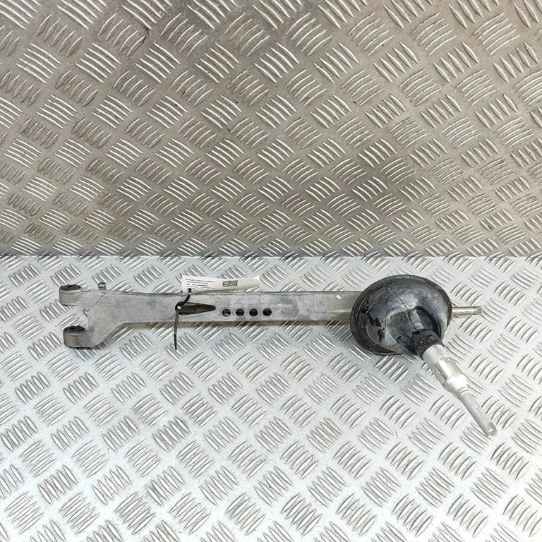 Gear selector mechanism 7605005