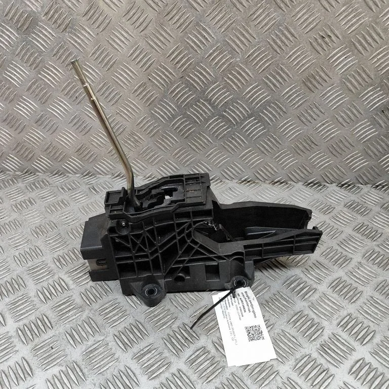 Gear selector mechanism 3355060C20