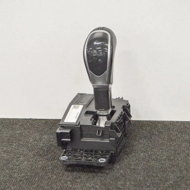 Gear selector mechanism 670013534