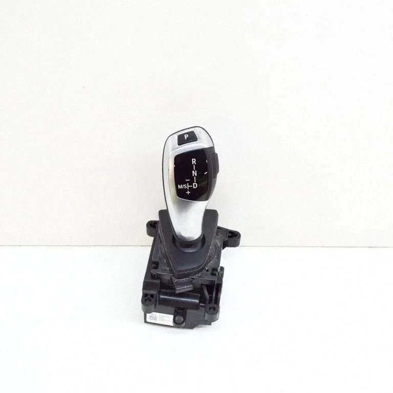 Gear selector mechanism 10109417