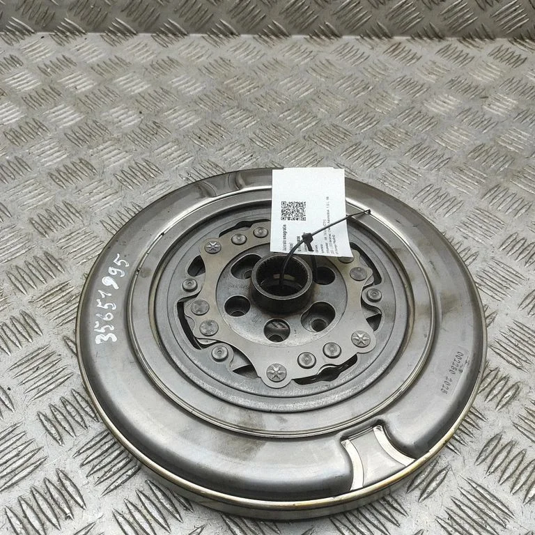 Koło zamachowe 05E105266H