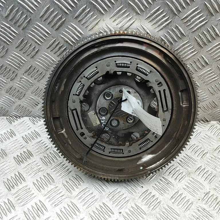 Koło zamachowe 04E105266K