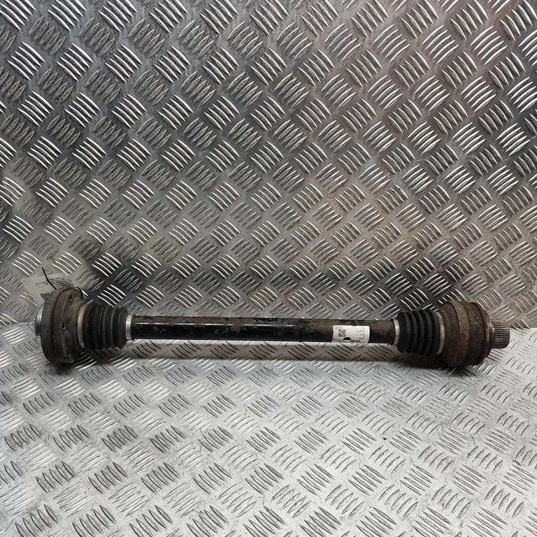 Tagumine pooltelg 4M0501203D