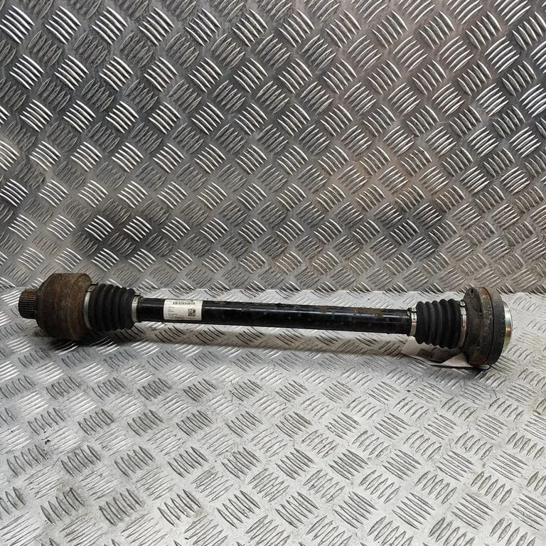 Tagumine pooltelg 4M0501203D