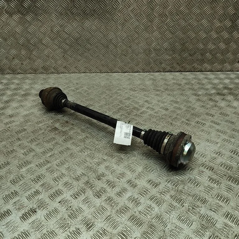 Aizmugurējā pusass 8R0501203C