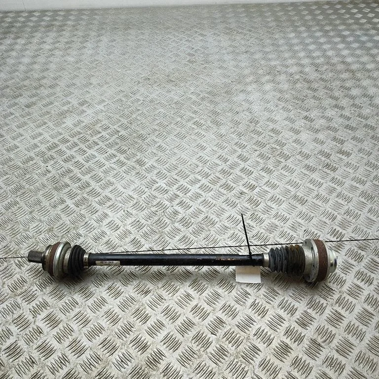 Tagumine pooltelg – Audi Q3 FJN (2025-)
