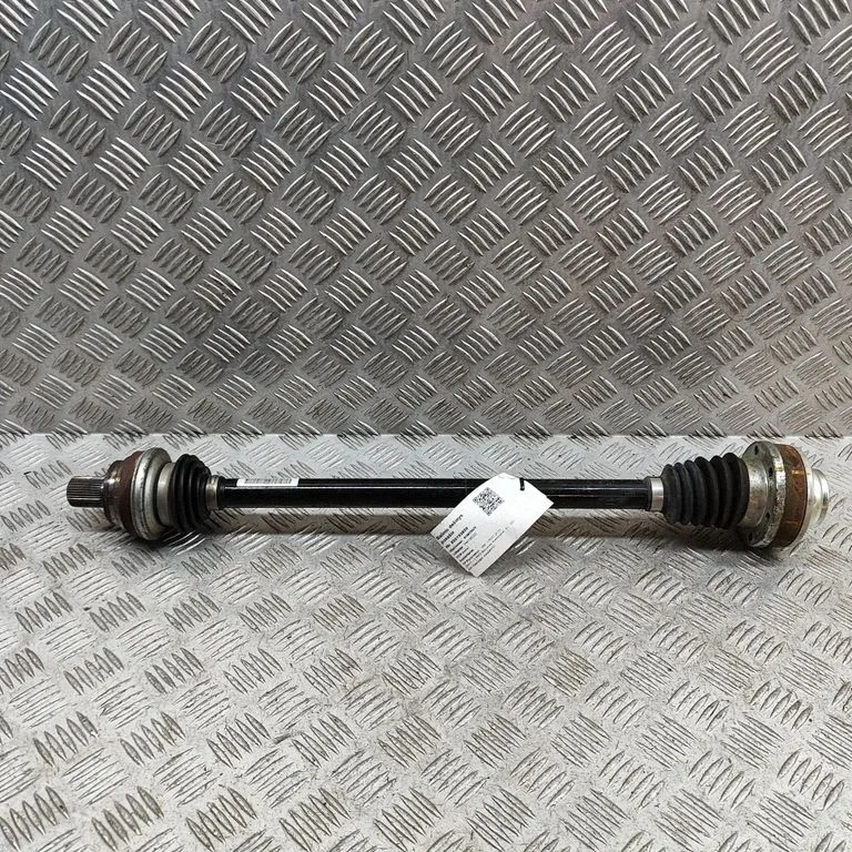 Aizmugurējā pusass 5Q0501204C
