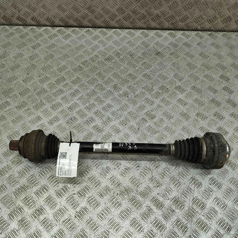 Tagumine pooltelg 8W0501203E