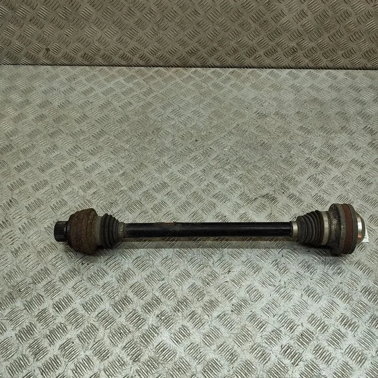 Aizmugurējā pusass 8R0501203C