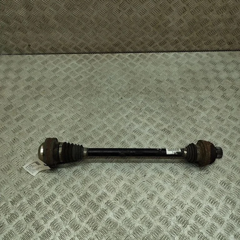 Aizmugurējā pusass 8R0501203C