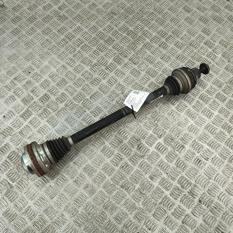 Aizmugurējā pusass 8R0501203C