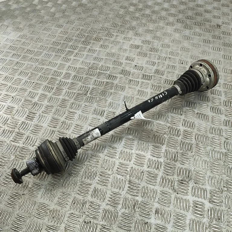 Aizmugurējā pusass 8R0501203C