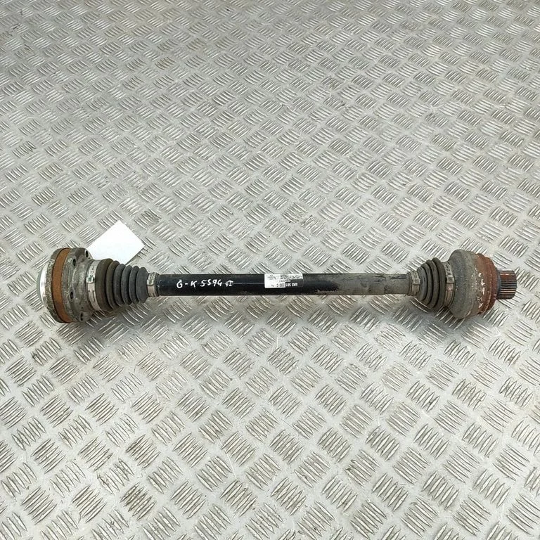Tagumine pooltelg 8R0501203C
