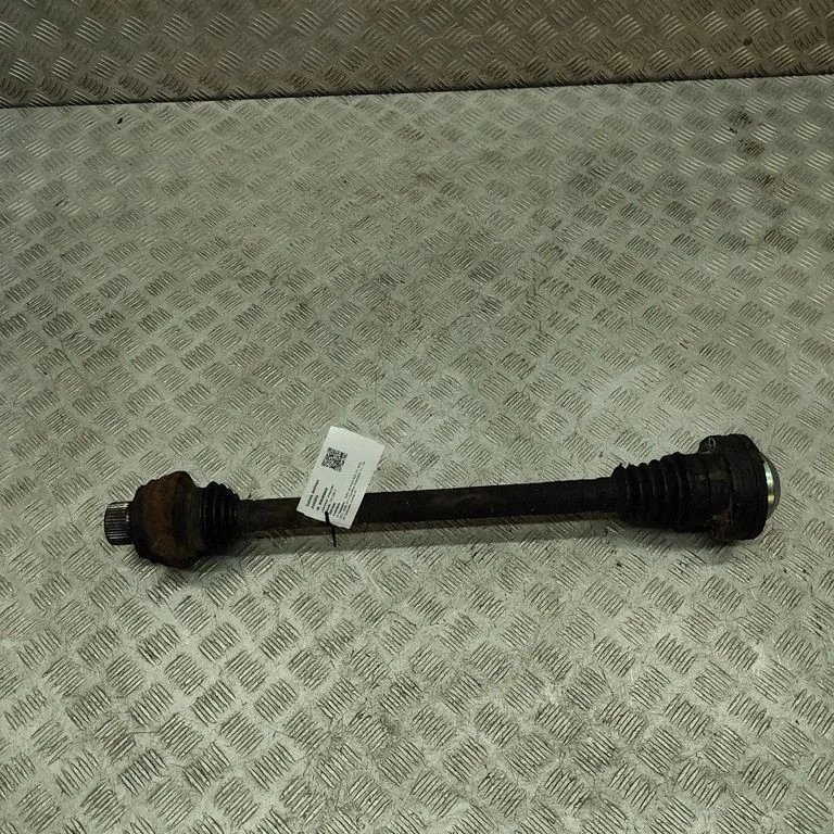 Aizmugurējā pusass 8R0501203C