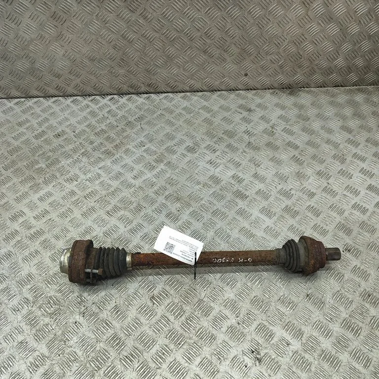 Tagumine pooltelg 5Q0501203A