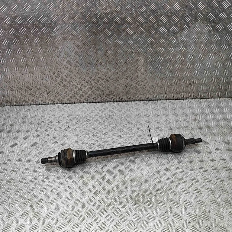 Aizmugurējā pusass 7P0501201G