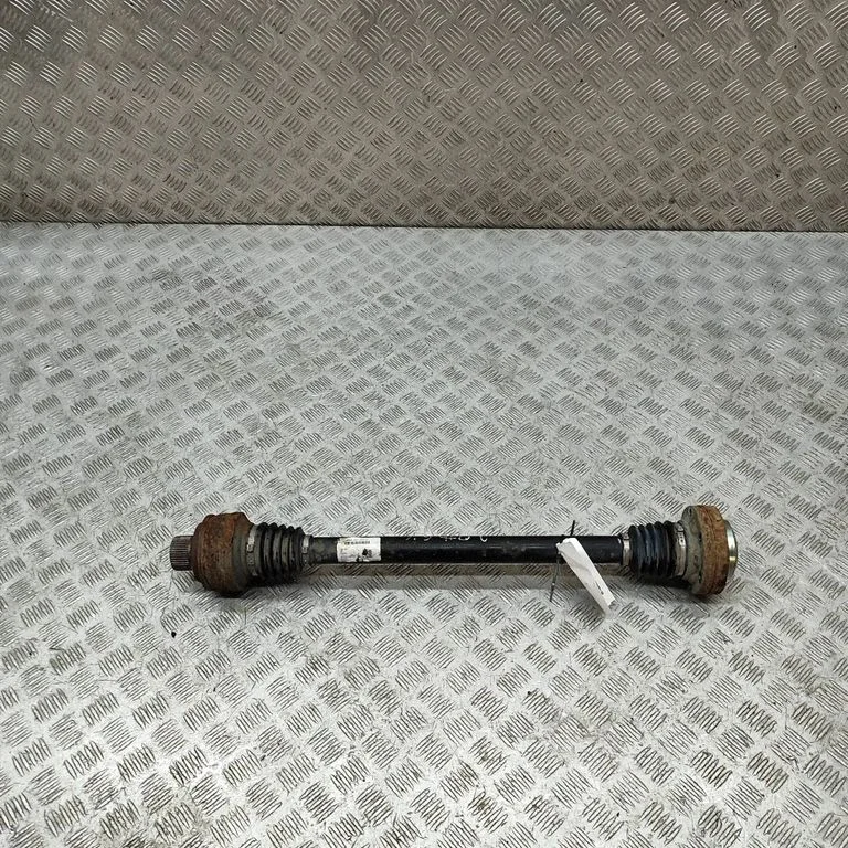 Tagumine pooltelg 4M0501203D