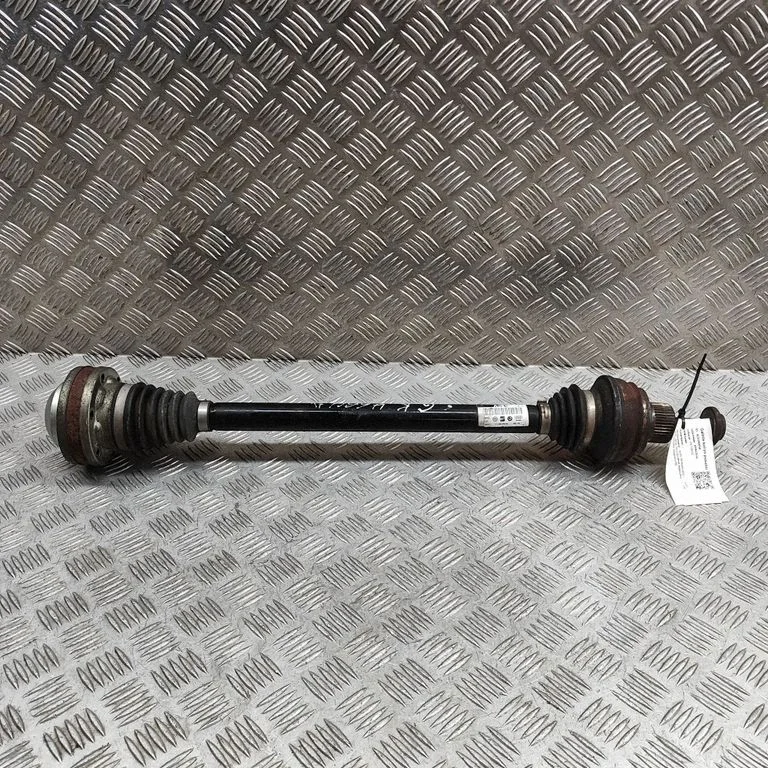 Aizmugurējā pusass 8R0501203C