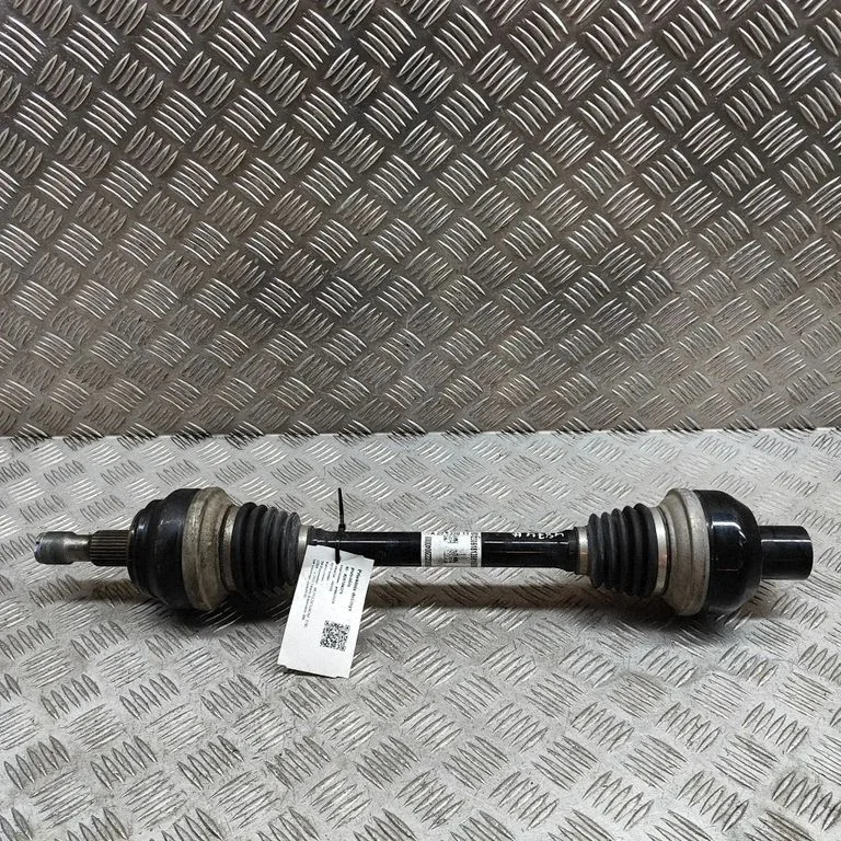 Tagumine pooltelg – Mercedes-Benz EQC (2019-)