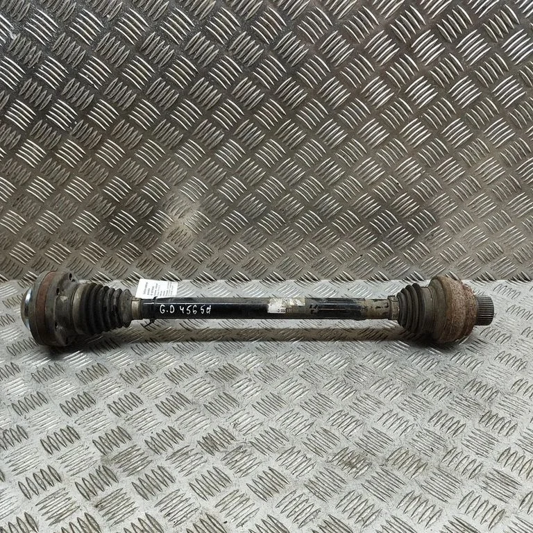 Aizmugurējā pusass 8R0501203C