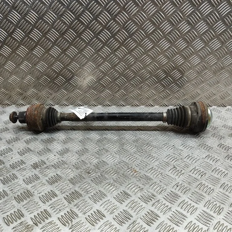 Aizmugurējā pusass 8R0501203C