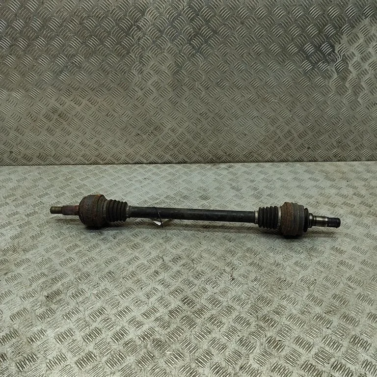 Aizmugurējā pusass 7P0501201G