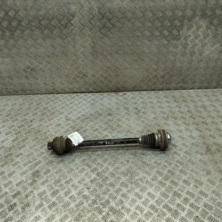 Aizmugurējā pusass 8R0501203C