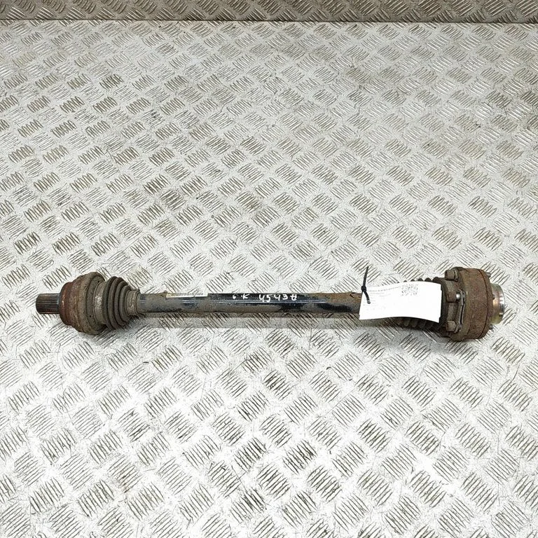 Tagumine pooltelg 5Q0501203A