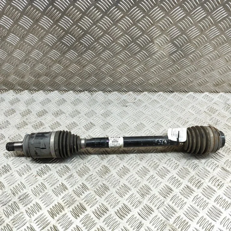 Tagumine pooltelg – BMW i3 (2013-)