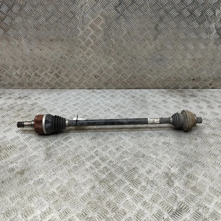 Tagumine pooltelg – Volkswagen ID.4 (2020-)