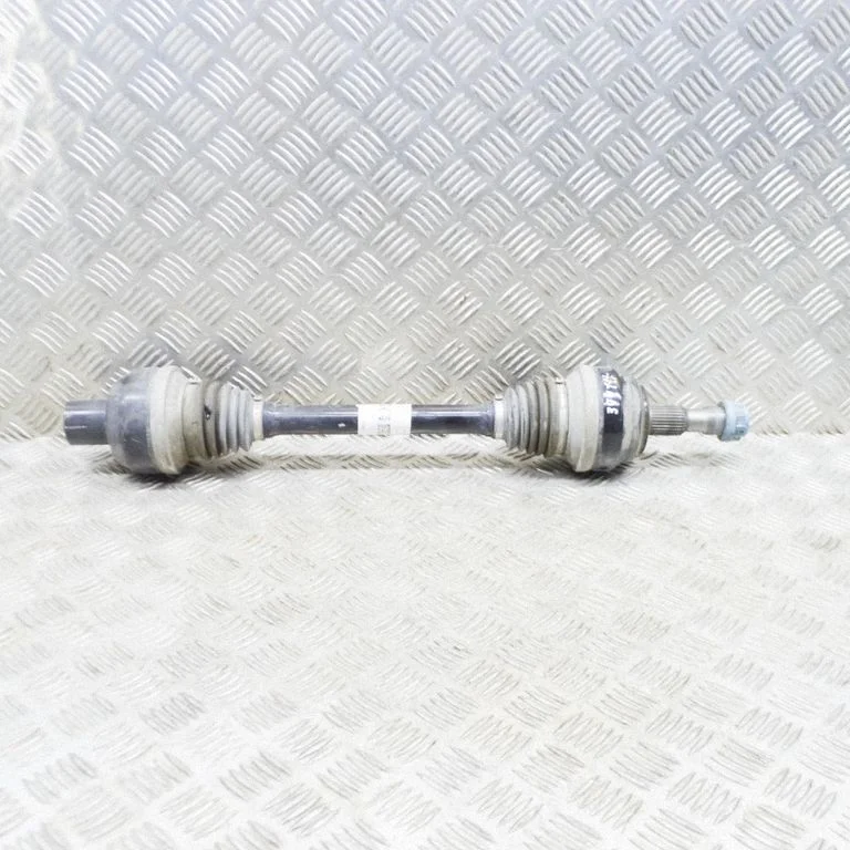 Tagumine pooltelg – Mercedes-Benz EQC (2019-)