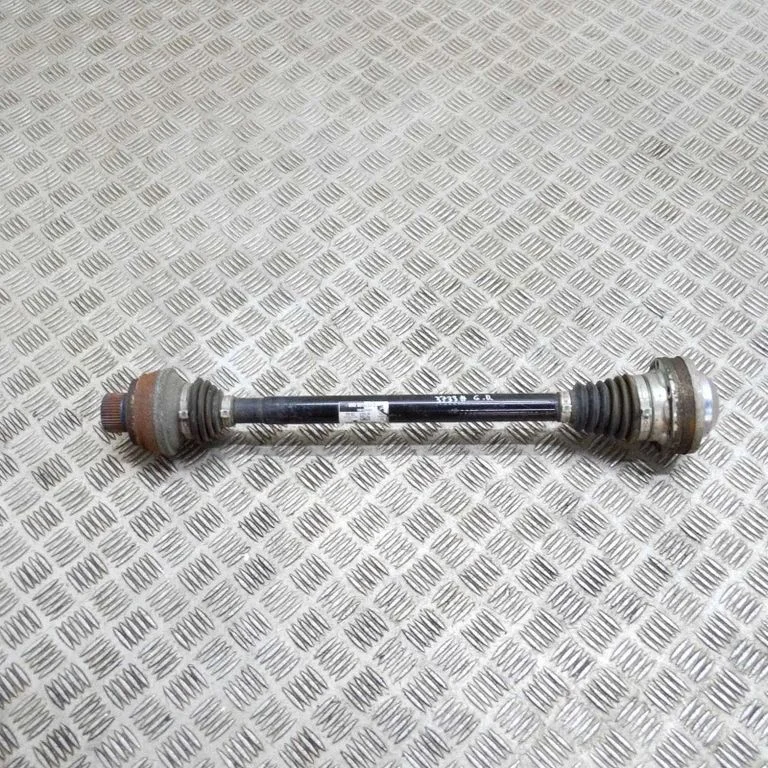 Aizmugurējā pusass 8R0501203C