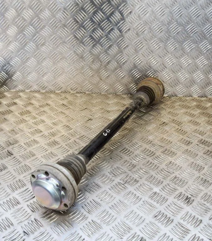 Aizmugurējā pusass 4M0501203D