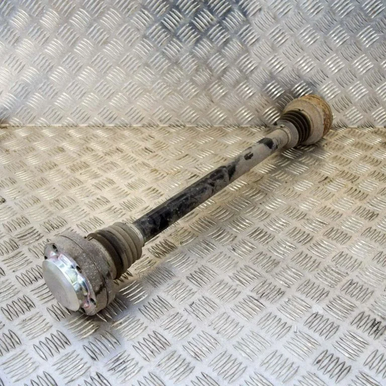 Aizmugurējā pusass 4M0501203D