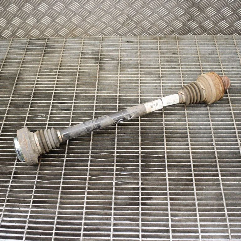 Aizmugurējā pusass 4M0501203D