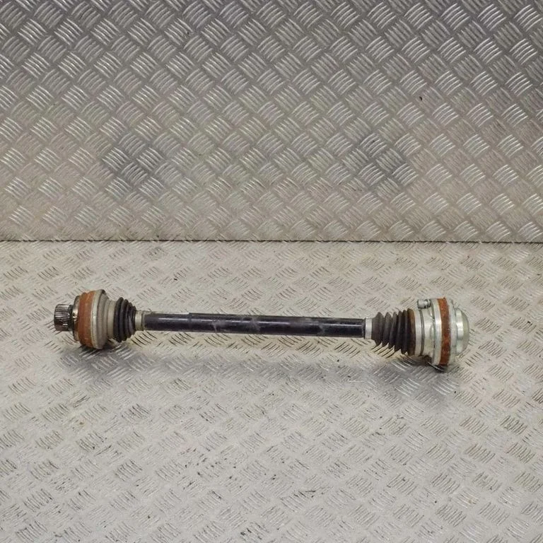 Aizmugurējā pusass 8R0501203C