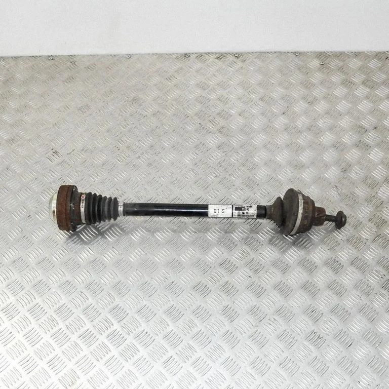 Tagumine pooltelg – Audi A4 Allroad B8 (2008-2016)