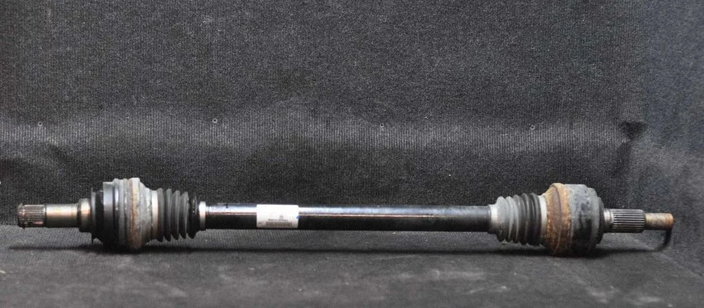 Tagumine pooltelg – Volkswagen Touareg II (2010-2018)