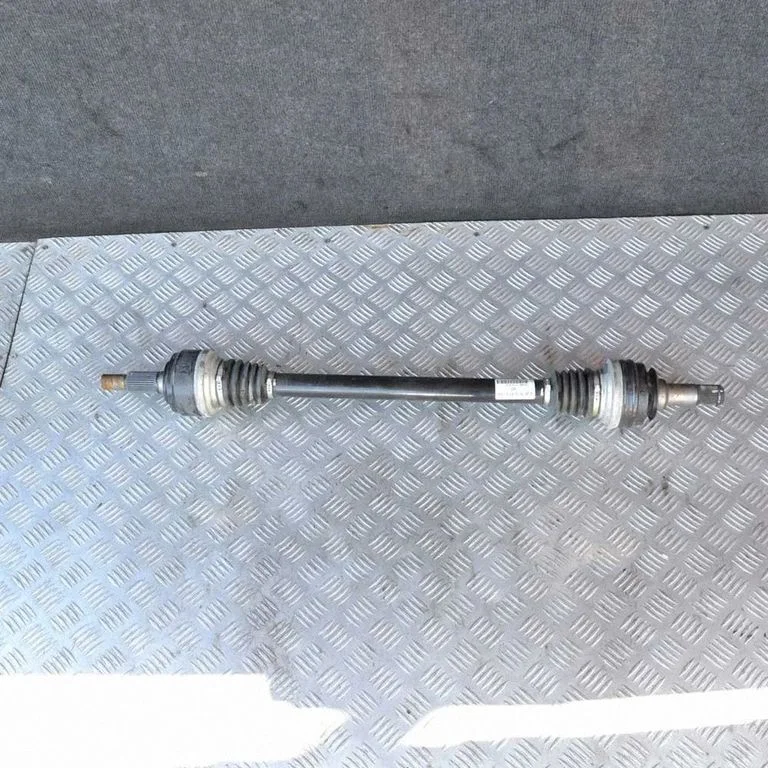 Tagumine pooltelg – Volkswagen Touareg II (2010-2018)