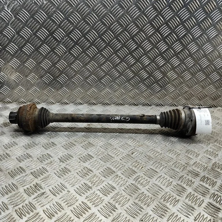 Aizmugurējā pusass 8R0501203C